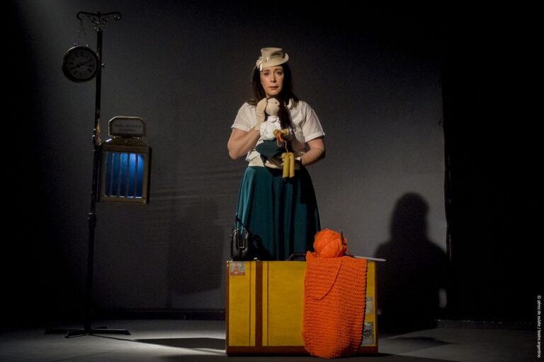 “Pequeña Pasajera” y “Aduladores”, dos propuestas que sorprenden en el teatro Argentino 