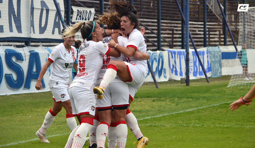 Las Leonas en pleno festejo del segundo gol Albirrojo.