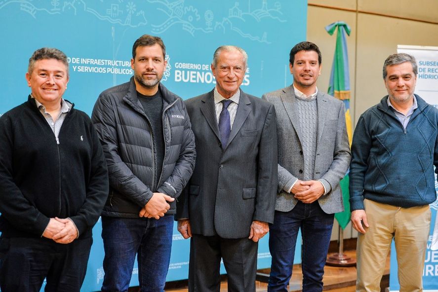 Autoridades bonaerenses y de La Costa en la licitación de una obra clave para Las Toninas y para la conectividad a internet