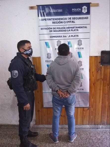 Los Hornos: atraparon a un prófugo que atormentaba vecinos
