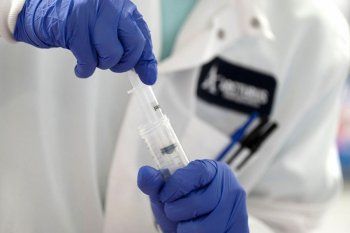 Vacunas: diferir dosis aumenta la inmunización