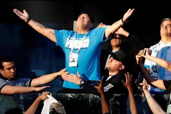 Increíble pero real: buscan que el corazón de Maradona esté en Qatar.