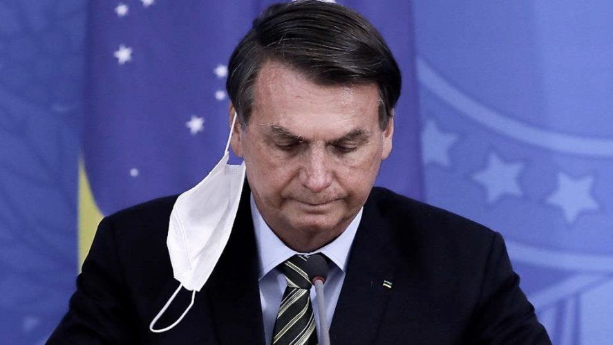 El presidente brasilero, Jair Bolsonaro, acusado de genocidio por su manejo frente a la pandemia.