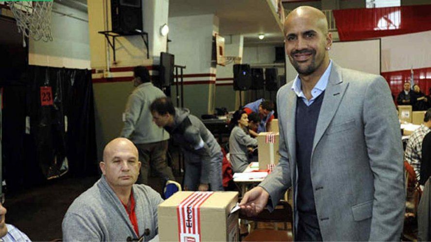 En 2014 Verón reconoció que no se sentía preparado para ser intendente y se metió en la vida política de Estudiantes. Ocho años más tarde el escenario es diferente.