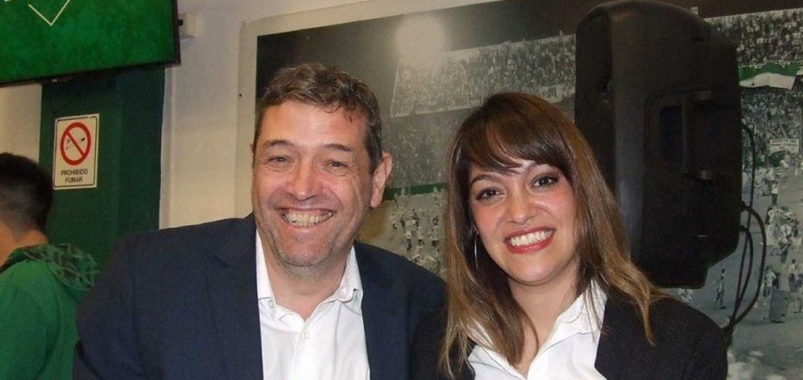 Oscar Tucker junto a la presidenta Barbuto: En Banfield no gustaron las declaraciones de Ameal. 