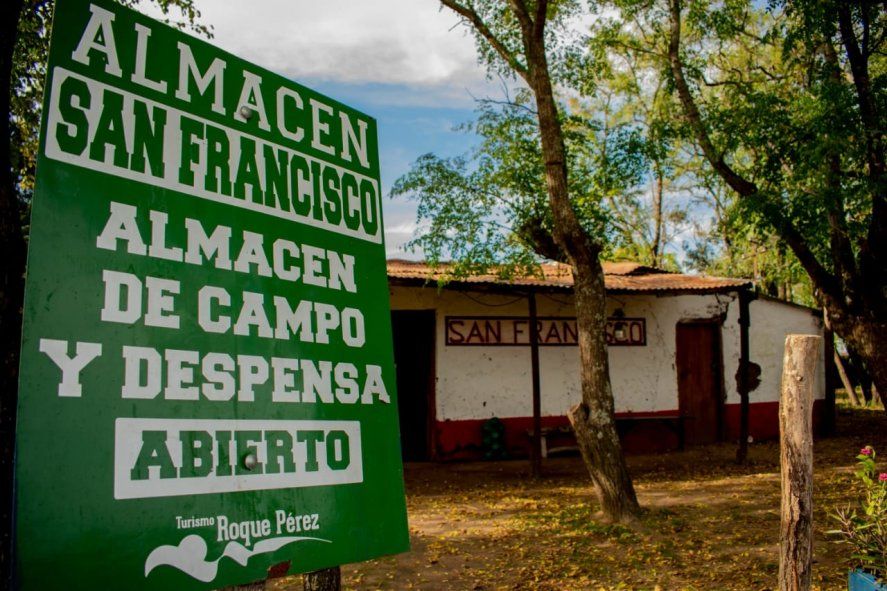 Los viejos almacenes de campo, como el San Francisco, son otra característica de Roque Pérez