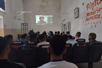 dora barrancos brindo una clase magistral en siete carceles bonaerenses