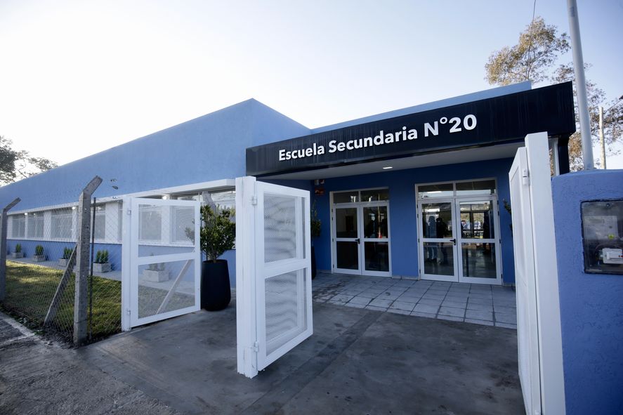 La construcción de la escuela se llevó adelante a partir de una inversión de 119 millones de pesos y responde a una demanda histórica de la comunidad.