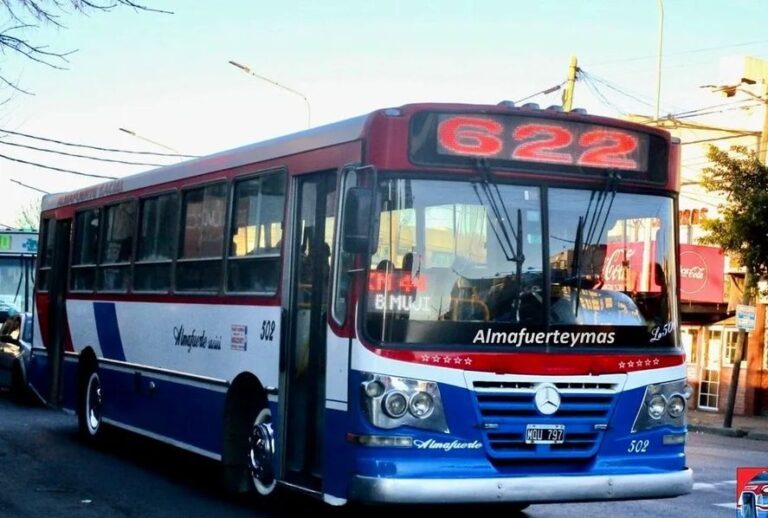 Balearon a un colectivero y hay seis Líneas de paro