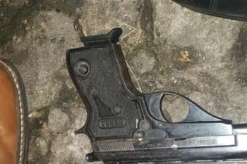 El arma secuestrada al detenido, apta para el disparo