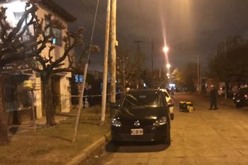 castelar: un policia federal mato a un asaltante e hirio a otro que lo mantenian cautivo en un auto