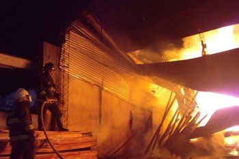 El incendio se desató en Camino General Belgrano y 482