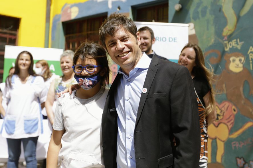 En esta oportunidad se entregaron 22 anteojos a estudiantes de la Escuela Primaria 46 en Lanús.