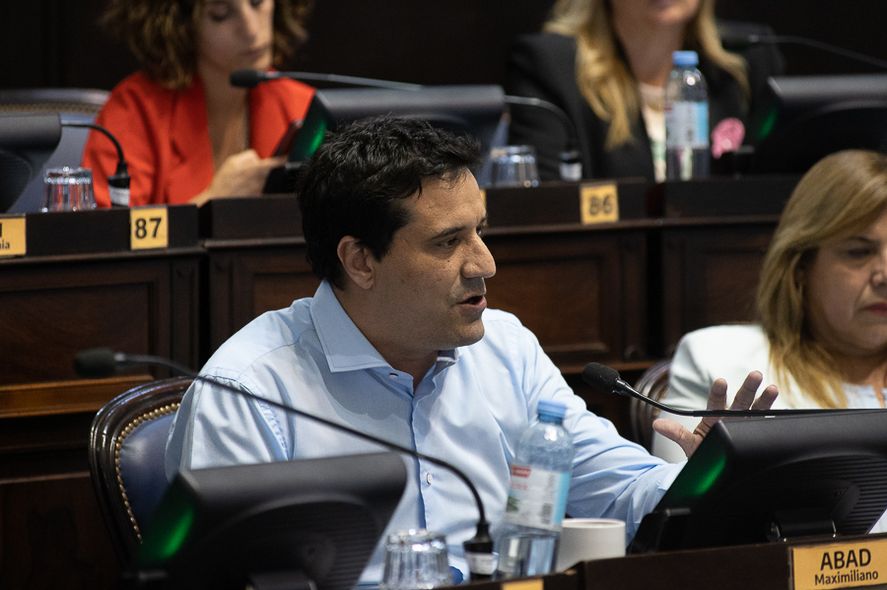 El presidente de bloque de la Juntos en Diputados, el titular de la UCR bonaerense, Maximiliano Abad. ¿Romperá con el PRO?