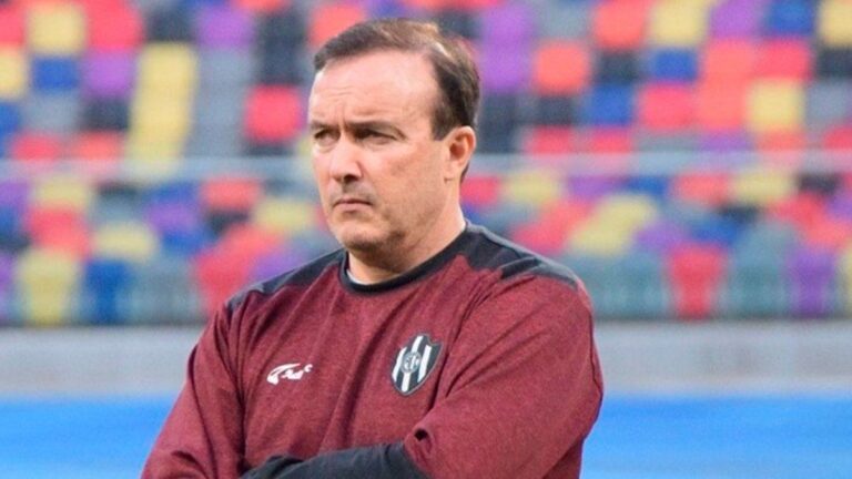 Estudiantes tiene a Abel Balbo en carpeta