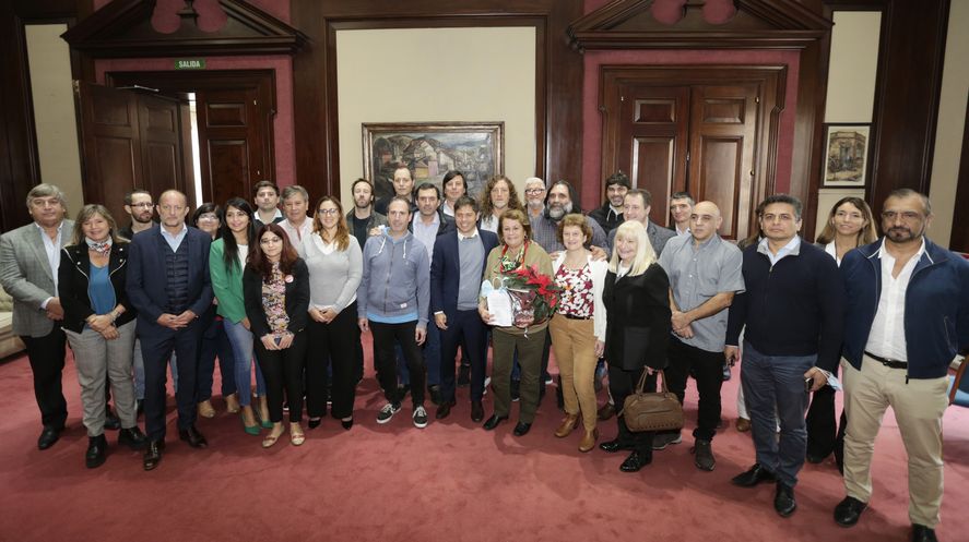Axel Kicillof y Mara Ruiz Malec con los gremios en La Plata
