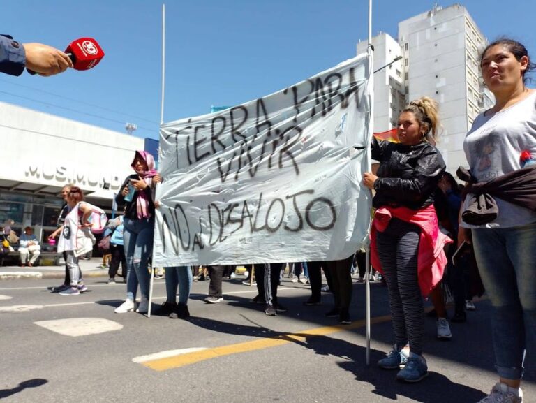 Mar del Plata: Tras el desalojo y acampe, mandan a las familias a la Iglesia