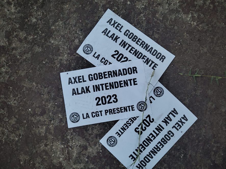 Los volantes en el acto de la CGT Regional. Las imágenes de esta nota fueron tomadas con un Motorola Moto Edge 30. Los volantes en el acto de la CGT Regional. Las imágenes de esta nota fueron tomadas con un Motorola Moto Edge 30.