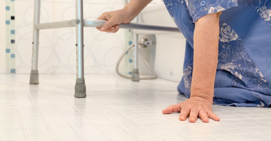 El Grupo de Gerentología del Colegio de Kinesiólogos de Buenos Aires lanzó una serie de recomendaciones para evitar las caídas de adultos mayores.