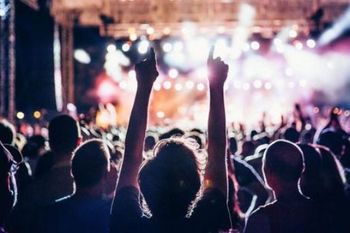 A los eventos masivos para más de mil personas al aire libre deberán asistir quienes estén completamente inoculados A los eventos masivos para más de mil personas al aire libre deberán asistir quienes estén completamente inoculados