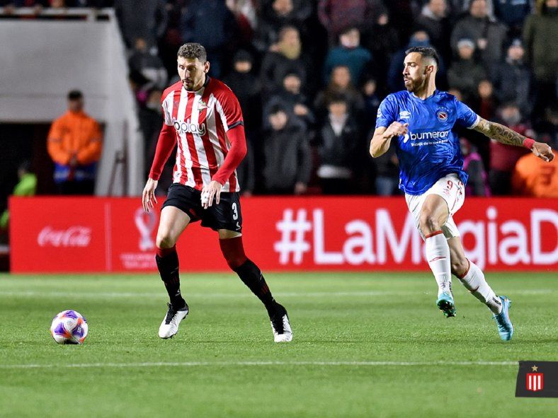 Agustín Rogel en Estudiantes ante Argentinos Juniors por el Torneo de la Liga Profesional