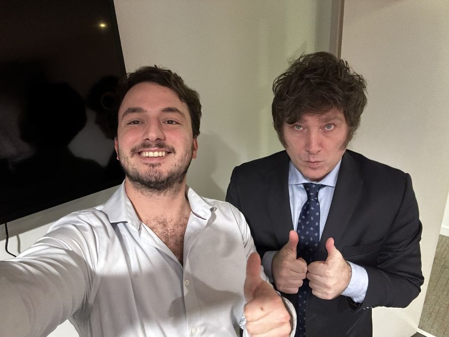 El tuitero Agustín Romo será precandidato a diputado provincial por la séptima sección. El tuitero Agustín Romo será precandidato a diputado provincial por la séptima sección.
