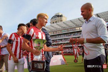 Juan Martín Aiello, junto a Martín Gorostegui y Juan Sebastián Verón en Estudiantes Juan Martín Aiello, junto a Martín Gorostegui y Juan Sebastián Verón en Estudiantes