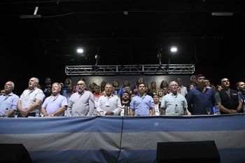 con el bono en el bolsillo, los gremios organizan un masivo apoyo a massa y kicillof