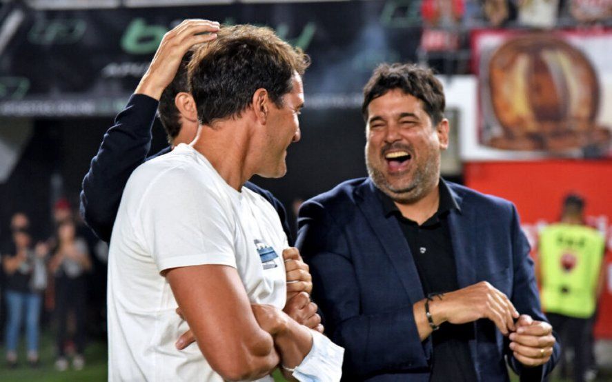 Agustín Alayes junto a Martín Gorostegui en Estudiantes, en la despedida de UNO