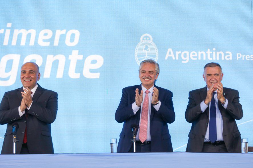 En Tucumán, Juan Manzur y Alberto Fernández confirmaron el cambio en la Jefatura de Gabinete.