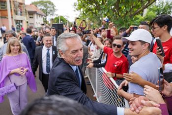 Alberto Fernández se abraza a la obra pública para entregar la casa número 100 mil.