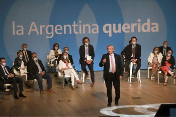 Alberto Fernández conducirá el acto en el Teatro Cervantes