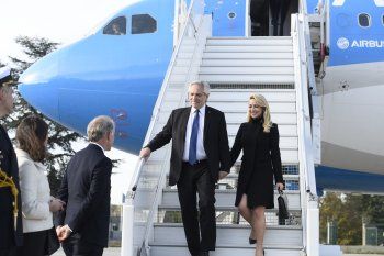 Alberto Fernández ya está en Francia.