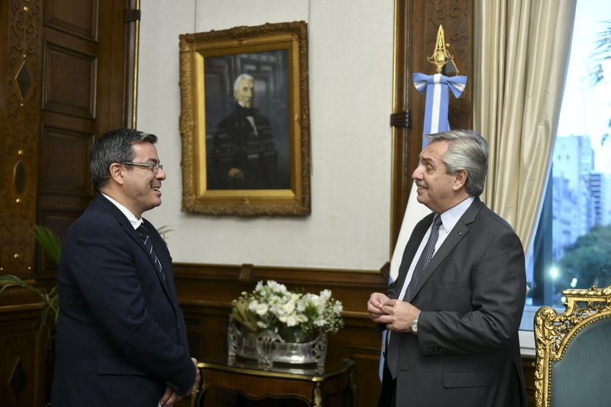 Alberto Fernández junto a Germán Martínez en una reunión este martes.