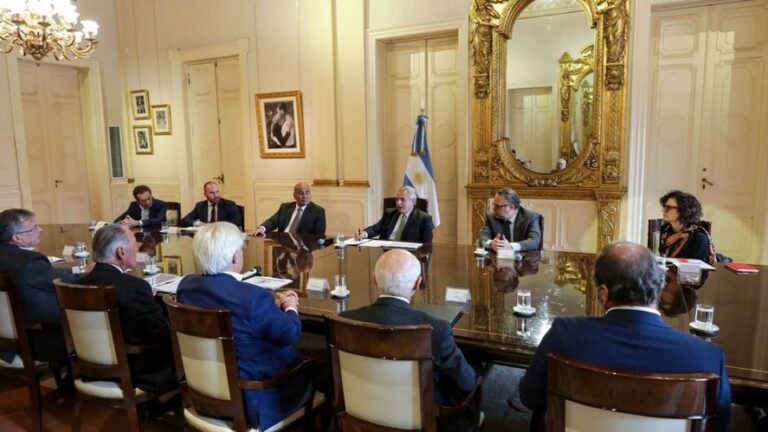 Alberto Fernández recibió los planteos de la UIA