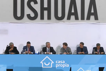 Procrear: Alberto Fernández entregó el crédito 50 mil