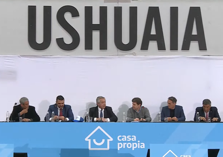 Procrear: Alberto Fernández entregó el crédito 50 mil