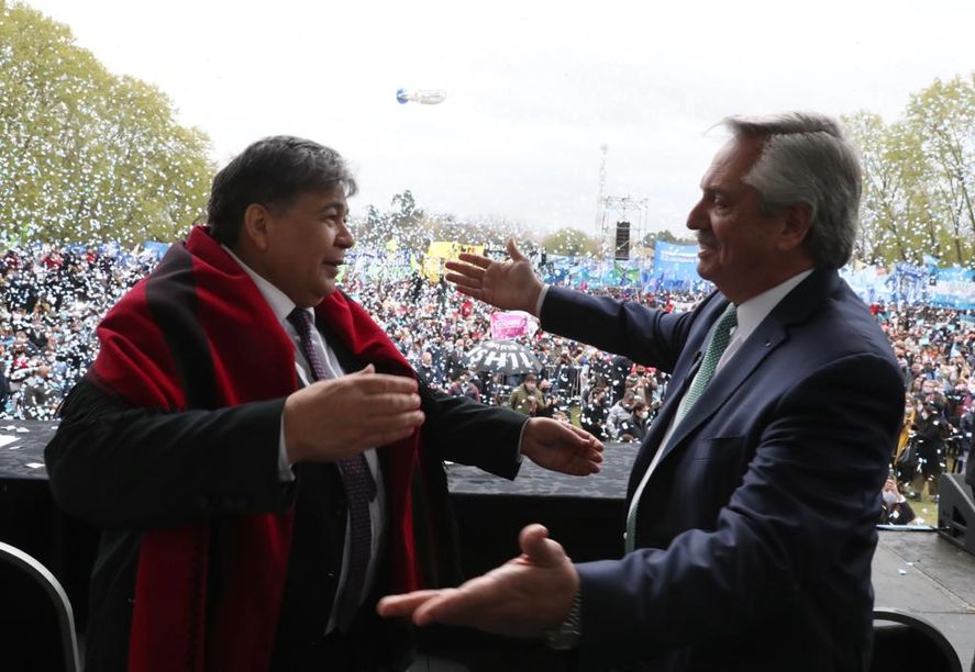 Ishii y su característico poncho.