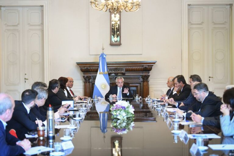 Alberto Fernández juntó al gabinete y pidió medidas para la población vulnerable
