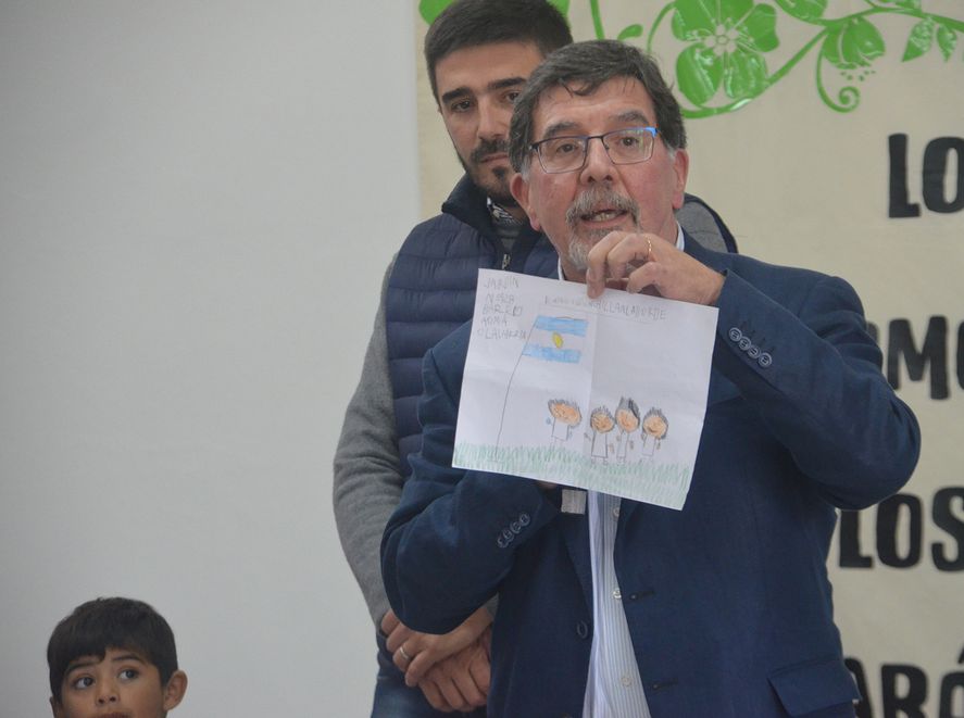 Alberto Siloeni participó de la inauguración del Jardín 928 en Olavarría