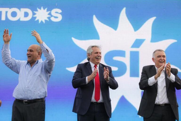 El Gobierno busca financiamiento mientras siguen las reuniones