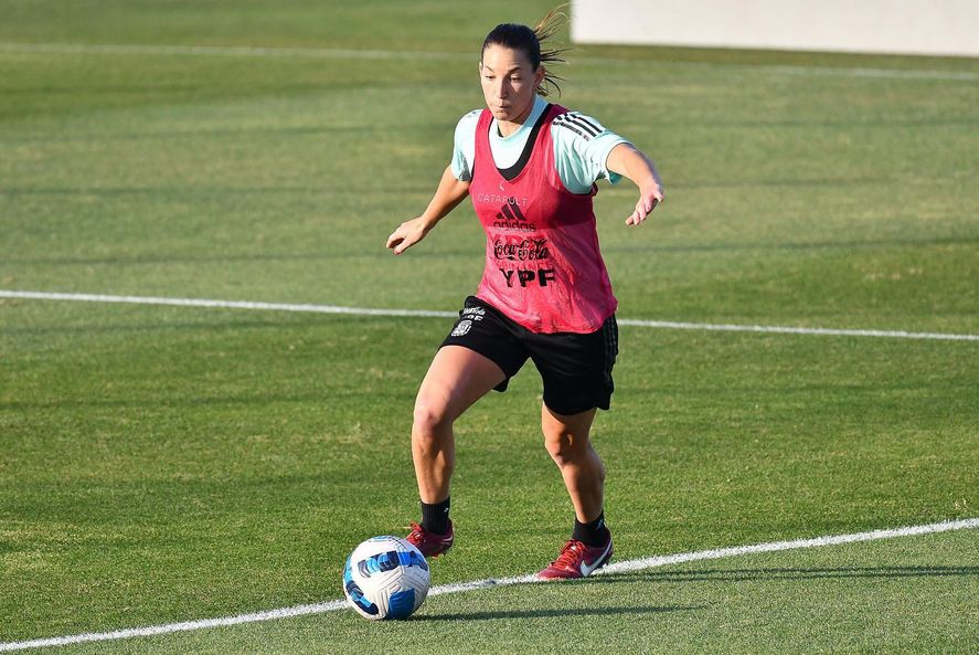 Aldana Cometti habló sobre el fútbol femenino nacional (Foto: prensa AFA).