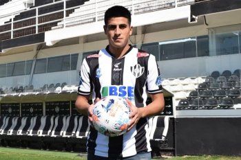 Alejandro Martínez, volante que Abel Balbo ya dirigió en Central Córdoba y quiere en Estudiantes.