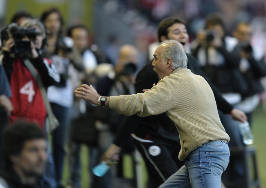 Alejandro Sabella obtuvo dos títulos como técnico de Estudiantes