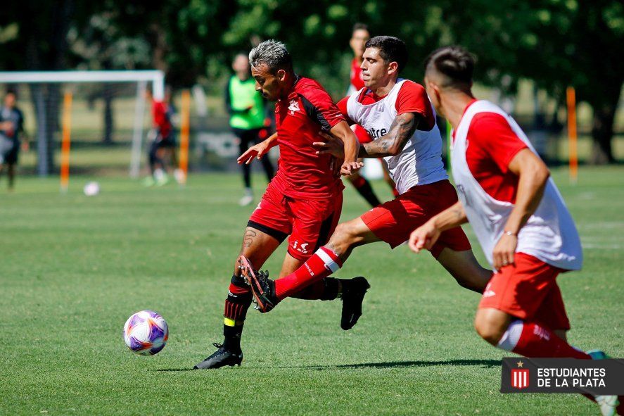 Matías Godoy en el amistoso entre Estudiantes y Los Andes.
