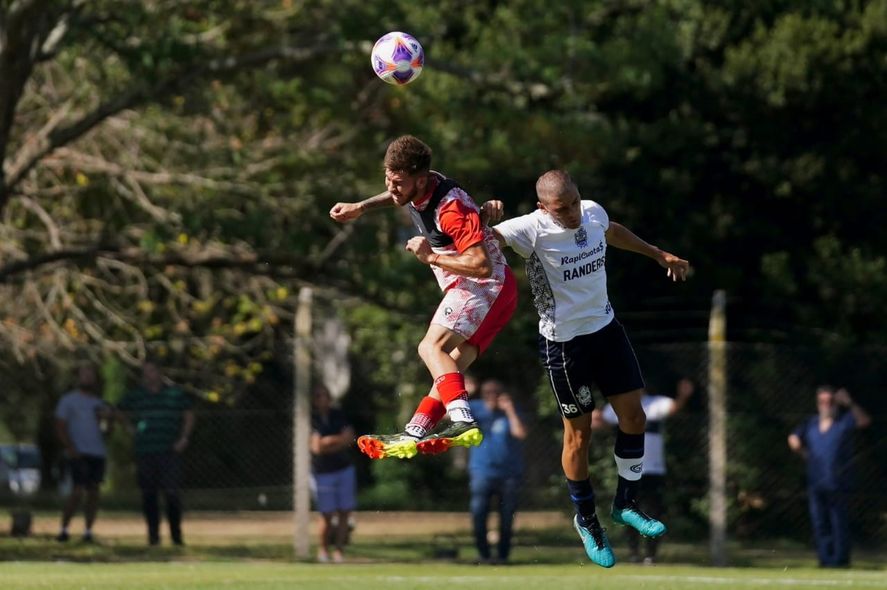 Los titulares de Gimnasia igualaron 0-0 y los suplentes ganaron por 3-1.
