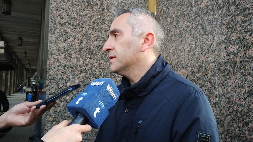 El ministro y dirigente de La Cámpora, Andrés Larroque, cruzó fuerte a la CGT y al dirigente del Movimiento Evita, Emilio Pérsico.