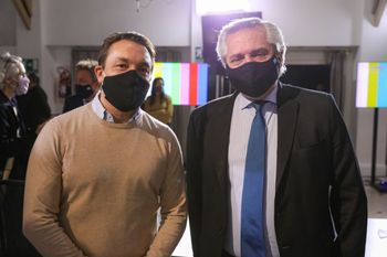 Alberto Fernández junto al intendente de Florencio Varela