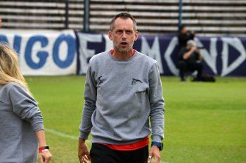 Daniel Añón, DT de Estudiantes, en el Clásico Platense.