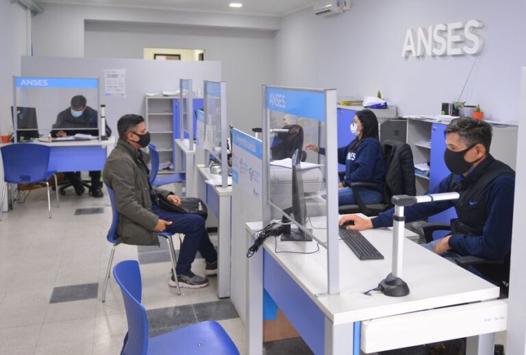 ANSES: quiénes cobran hoy, 28 de septiembre, jubilaciones, AUH, SUAF, AUE